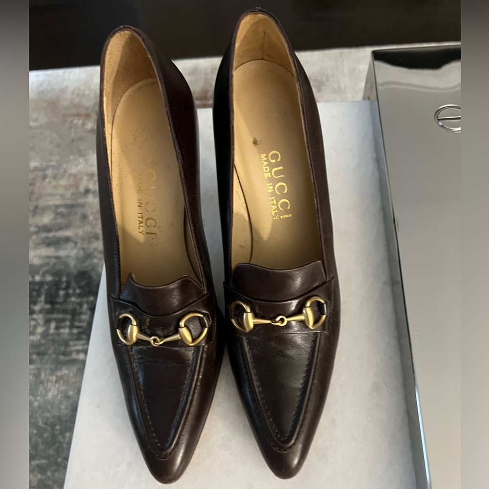 GUCCI vintage chocolate brown loafers with small pretty heel !!!
